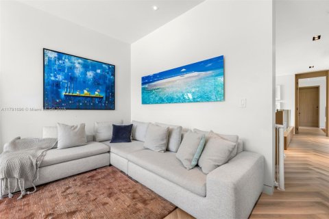 House in Key Biscayne, Florida 6 bedrooms, 358.05 sq.m. № 1863657 - photo 28