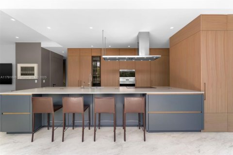 House in Key Biscayne, Florida 6 bedrooms, 358.05 sq.m. № 1863657 - photo 7