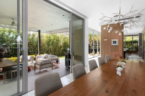 House in Key Biscayne, Florida 6 bedrooms, 358.05 sq.m. № 1863657 - photo 12