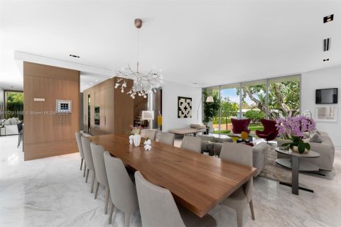 House in Key Biscayne, Florida 6 bedrooms, 358.05 sq.m. № 1863657 - photo 5