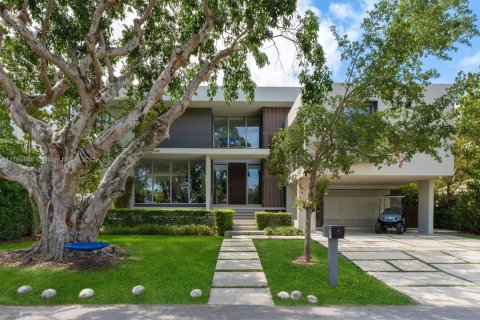 House in Key Biscayne, Florida 6 bedrooms, 358.05 sq.m. № 1863657 - photo 1