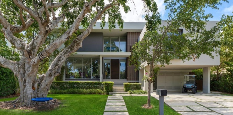 House in Key Biscayne, Florida 6 bedrooms, 358.05 sq.m. № 1863657