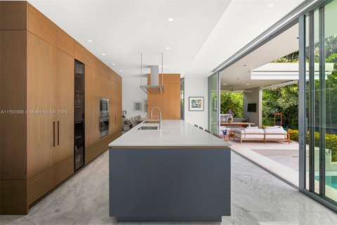 House in Key Biscayne, Florida 6 bedrooms, 358.05 sq.m. № 1863657 - photo 8