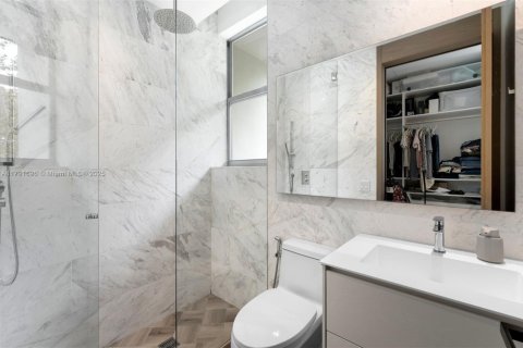 House in Key Biscayne, Florida 6 bedrooms, 358.05 sq.m. № 1863657 - photo 30