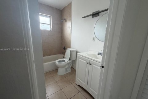 Снять в аренду виллу или дом в Майами, Флорида 4 спальни, 242.94м2, № 2046821 - фото 16