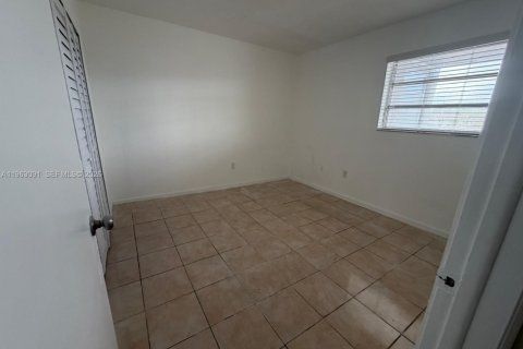 Снять в аренду виллу или дом в Майами, Флорида 4 спальни, 242.94м2, № 2046821 - фото 19