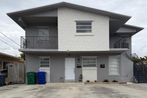 Дом в Майами, Флорида 4 спальни, 242.94м2 № 2046821