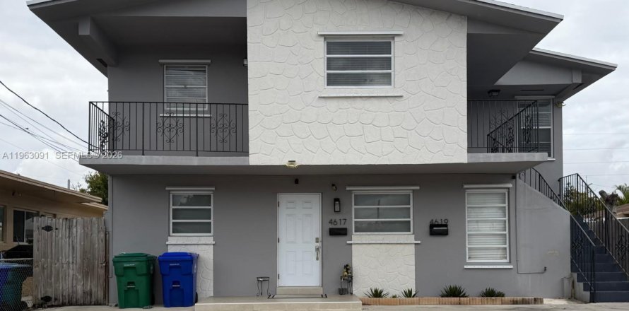 Дом в Майами, Флорида 4 спальни, 242.94м2 № 2046821