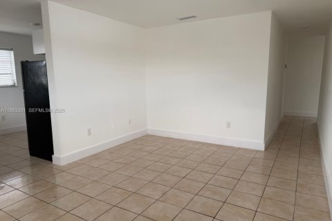 Снять в аренду виллу или дом в Майами, Флорида 4 спальни, 242.94м2, № 2046821 - фото 7