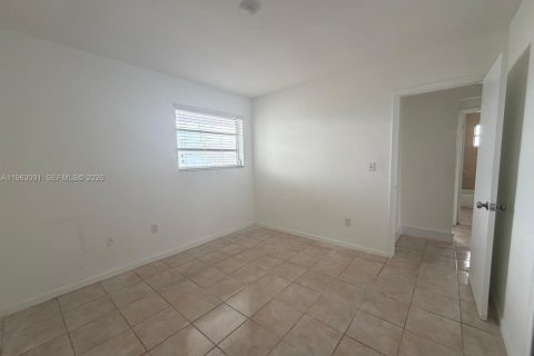 Снять в аренду виллу или дом в Майами, Флорида 4 спальни, 242.94м2, № 2046821 - фото 21