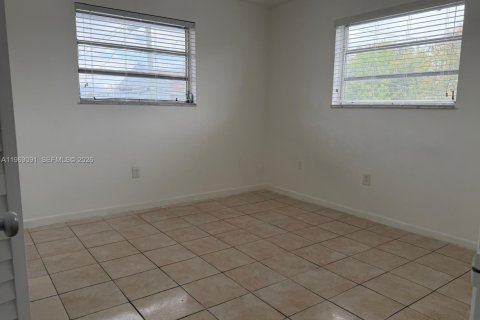 Снять в аренду виллу или дом в Майами, Флорида 4 спальни, 242.94м2, № 2046821 - фото 13