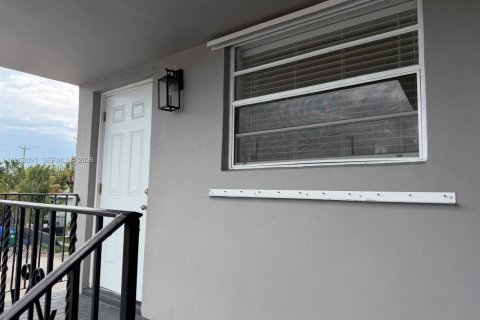 Снять в аренду виллу или дом в Майами, Флорида 4 спальни, 242.94м2, № 2046821 - фото 5