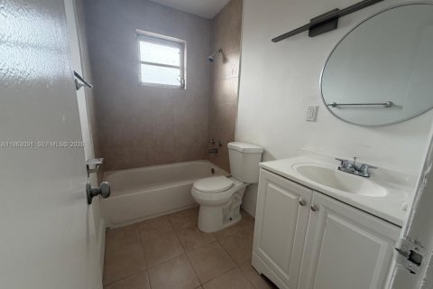 Снять в аренду виллу или дом в Майами, Флорида 4 спальни, 242.94м2, № 2046821 - фото 18