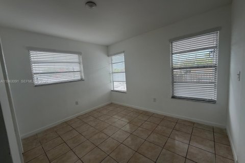 Снять в аренду виллу или дом в Майами, Флорида 4 спальни, 242.94м2, № 2046821 - фото 22