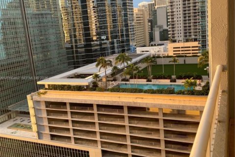 Condo in Miami, Florida, 1 bedroom  № 2362788 - photo 2