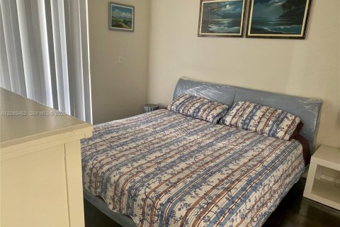 Condo in Miami, Florida, 1 bedroom  № 2362788 - photo 14