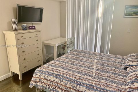 Condo in Miami, Florida, 1 bedroom  № 2362788 - photo 12
