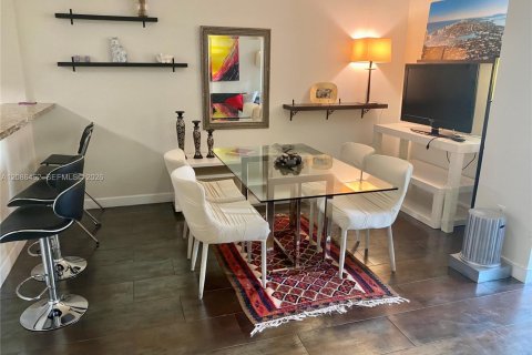 Condo in Miami, Florida, 1 bedroom  № 2362788 - photo 15