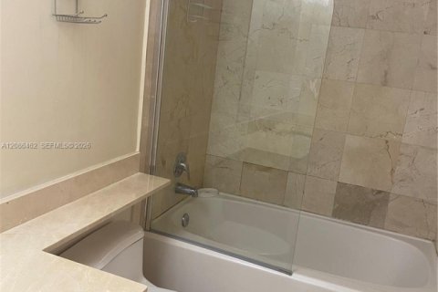 Condo in Miami, Florida, 1 bedroom  № 2362788 - photo 5