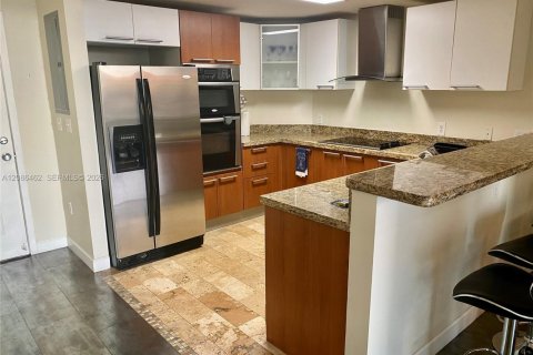 Condo in Miami, Florida, 1 bedroom  № 2362788 - photo 16