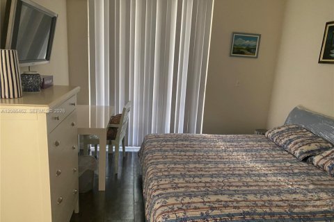 Condo in Miami, Florida, 1 bedroom  № 2362788 - photo 13