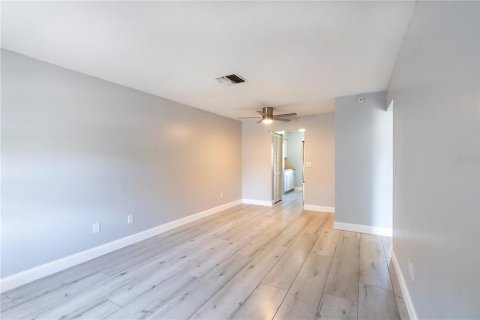 Apartamento en alquiler en Tarpon Springs, Florida, 2 dormitorios, 69.68 m2 № 1720446 - foto 5