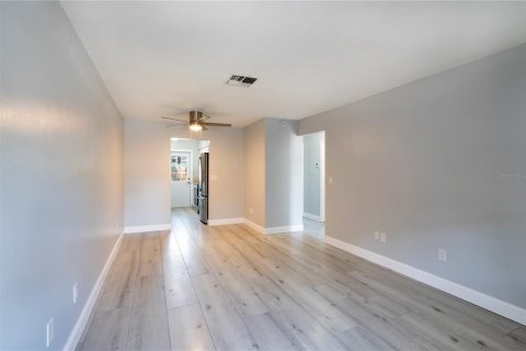Apartamento en alquiler en Tarpon Springs, Florida, 2 dormitorios, 69.68 m2 № 1720446 - foto 4