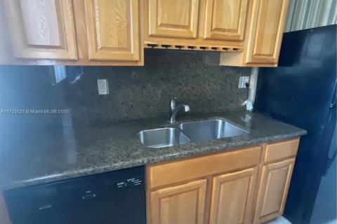Condo in Sunny Isles Beach, Florida, 2 bedrooms  № 1714834 - photo 16