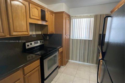 Condo in Sunny Isles Beach, Florida, 2 bedrooms  № 1714834 - photo 17