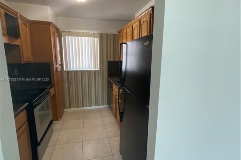 Condo in Sunny Isles Beach, Florida, 2 bedrooms  № 1714834 - photo 19