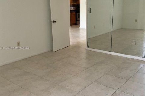 Condo in Sunny Isles Beach, Florida, 2 bedrooms  № 1714834 - photo 7