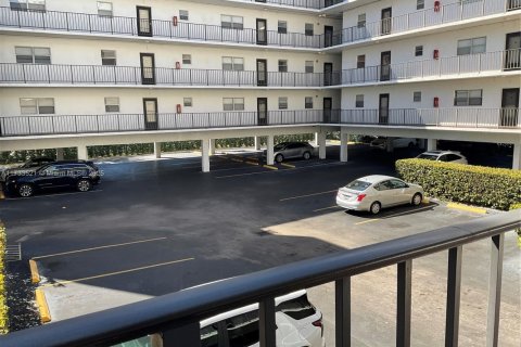 Condo in Sunny Isles Beach, Florida, 2 bedrooms  № 1714834 - photo 23
