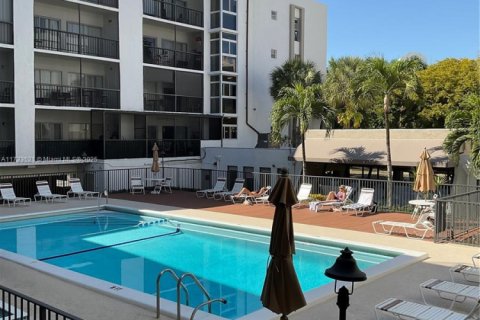 Condo in Sunny Isles Beach, Florida, 2 bedrooms  № 1714834 - photo 1