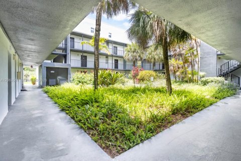 Appartement à louer à Coral Springs, Floride: 2 chambres, 102.19 m2 № 2264787 - photo 13