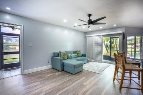 Condo in Safety Harbor, Florida, 1 bedroom № 2238176 - photo 10