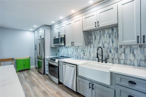 Condo in Safety Harbor, Florida, 1 bedroom № 2238176 - photo 5