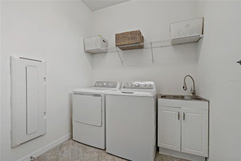 Condo in Venice, Florida, 2 bedrooms  № 1734874 - photo 24