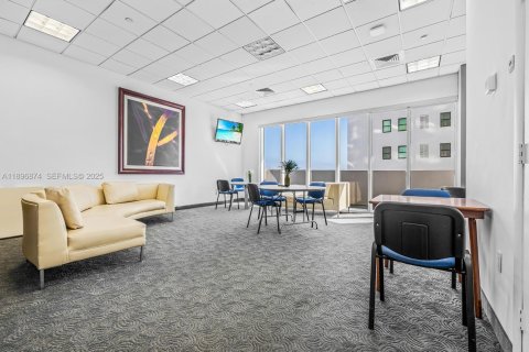 Снять в аренду кондоминиум в Майами-Бич, Флорида 1 спальня, 63.45м2, № 1947849 - фото 21