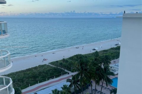 Снять в аренду кондоминиум в Майами-Бич, Флорида 1 спальня, 63.45м2, № 1947849 - фото 1