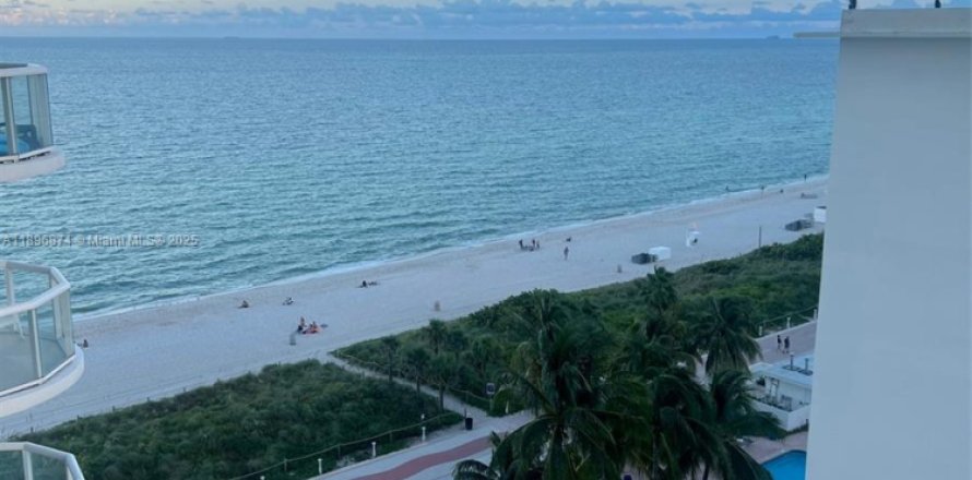 Кондоминиум с 1 спальней в Майами-Бич, Флорида № 1947849