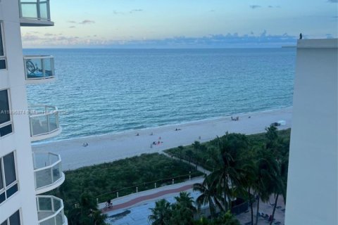 Снять в аренду кондоминиум в Майами-Бич, Флорида 1 спальня, 63.45м2, № 1947849 - фото 3