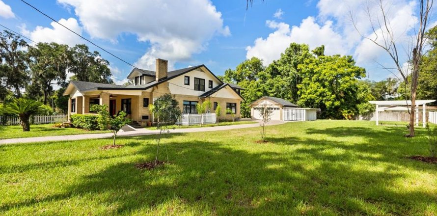 House in Orange City, Florida 5 bedrooms, 238.85 sq.m. № 1911785