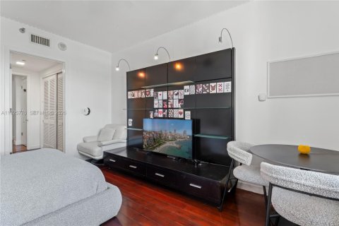 Condo in Miami Beach, Florida, 4 bedrooms  № 2001614 - photo 30