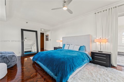 Condo in Miami Beach, Florida, 4 bedrooms  № 2001614 - photo 17