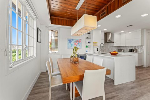 Condo in Miami Beach, Florida, 4 bedrooms  № 2001614 - photo 11