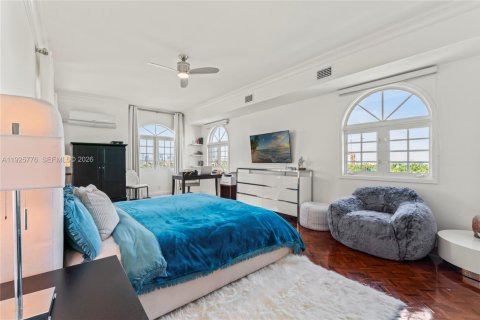 Condo in Miami Beach, Florida, 4 bedrooms  № 2001614 - photo 16