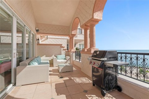 Condo in Miami Beach, Florida, 4 bedrooms  № 2001614 - photo 13