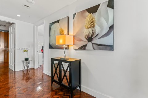 Condo in Miami Beach, Florida, 4 bedrooms  № 2001614 - photo 23