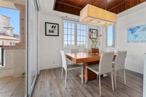 Condo in Miami Beach, Florida, 4 bedrooms  № 2001614 - photo 12