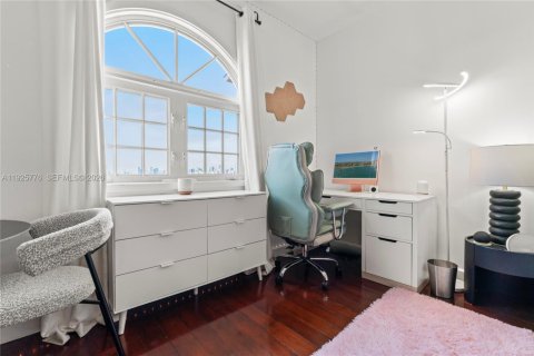 Condo in Miami Beach, Florida, 4 bedrooms  № 2001614 - photo 24